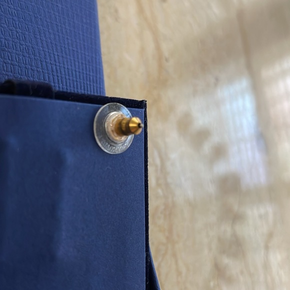 Authentic Swarovski Earrings. - Picture 3 of 3